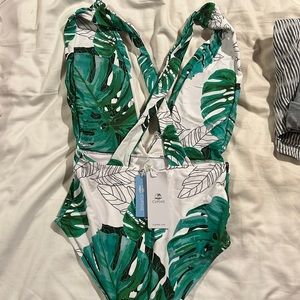 CUPSHE Back Cross Monstera One Piece Swimsuit
